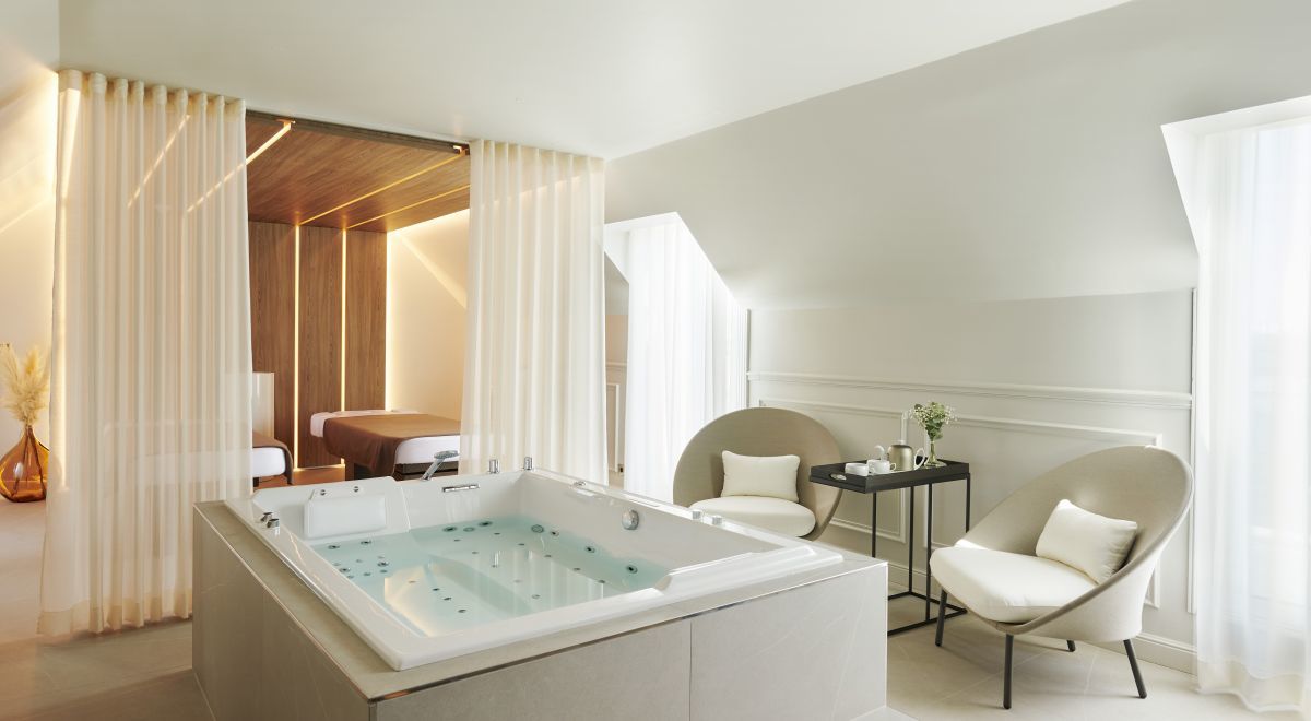 SPA HOTEL luxe paris champs elysées arc de triomphe welness bien-être massage luxe 5 étoiles Terre de Mars palace hammam sauna soin corp visage