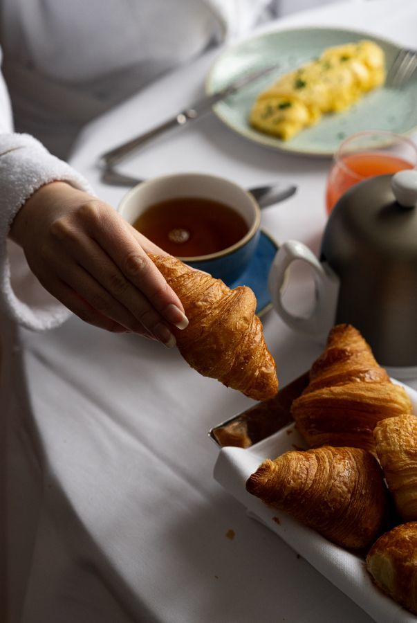 petit déjeuner luxe gastronomie buffet champs Elysées French breakfast terrasse paris 8e 